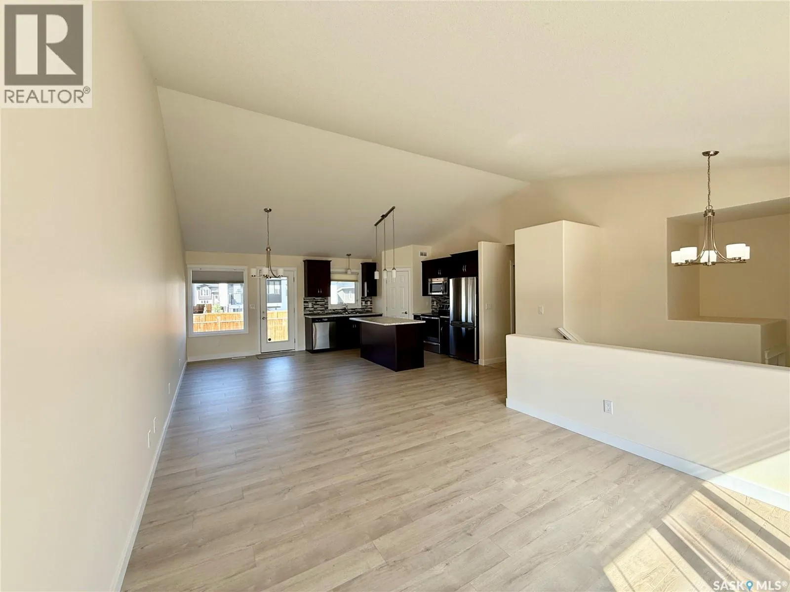 726 Casper CRESCENT