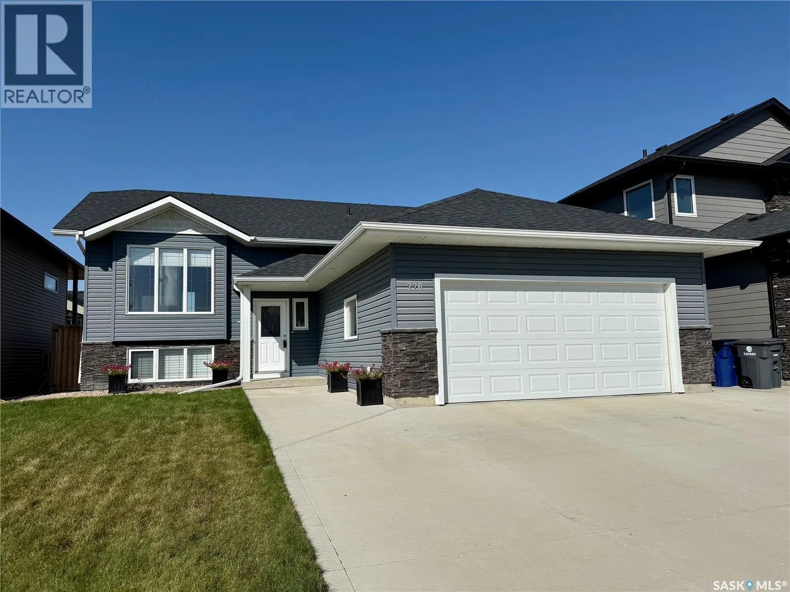 726 Casper CRESCENT