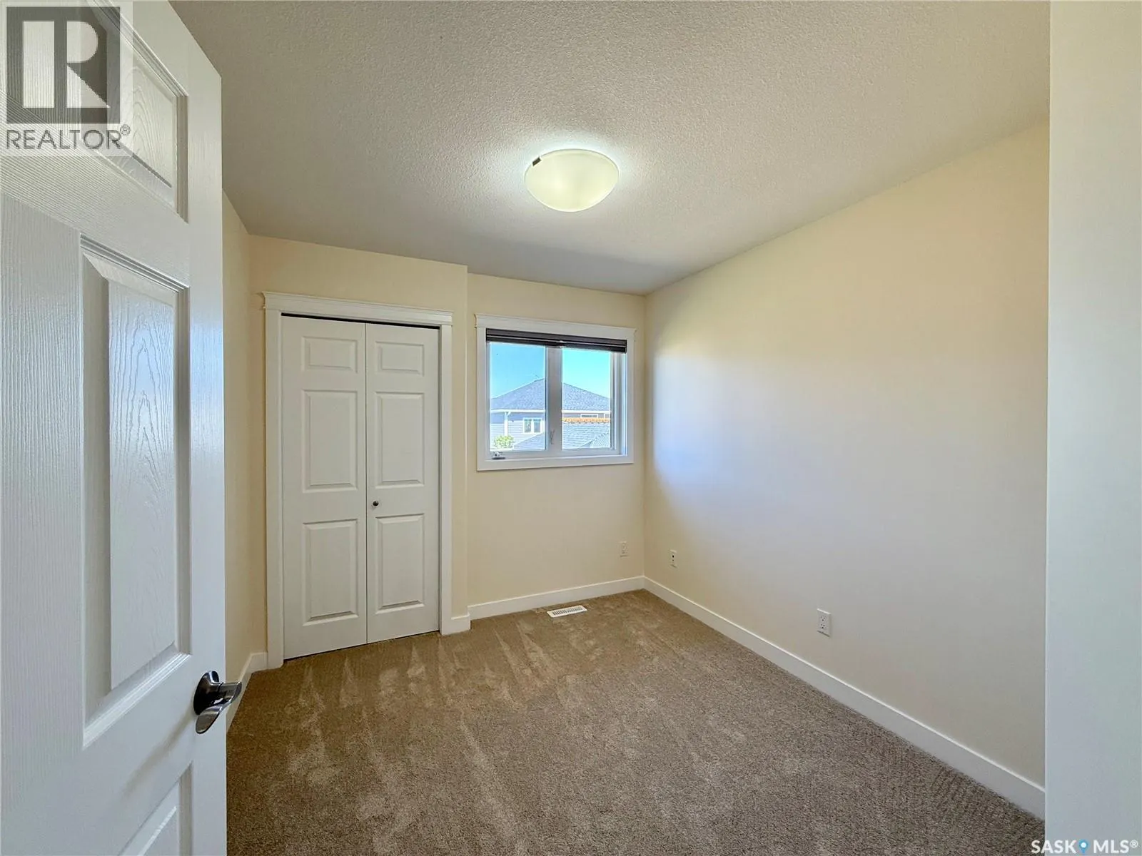 726 Casper CRESCENT