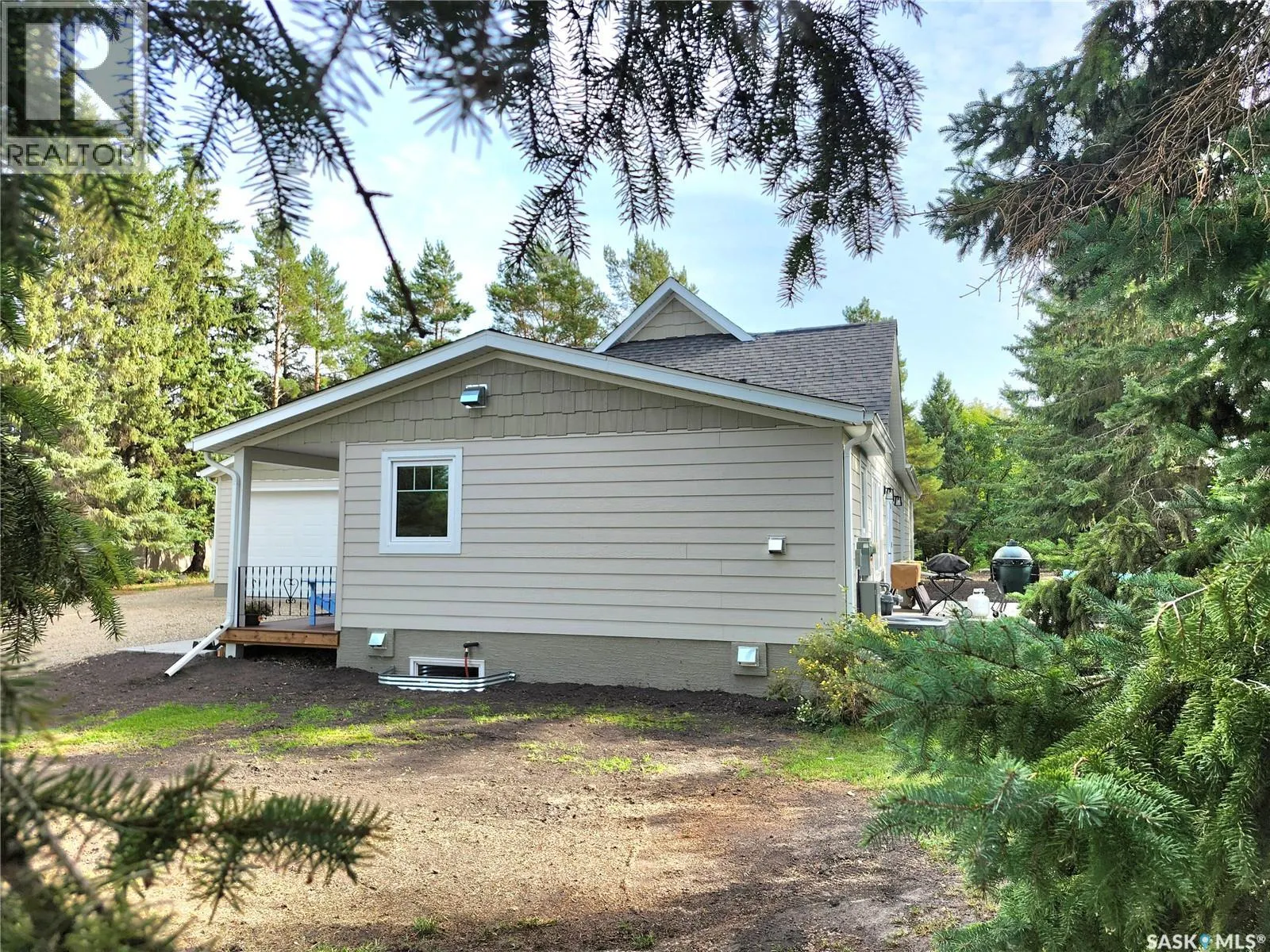 611 Gonczy AVENUE