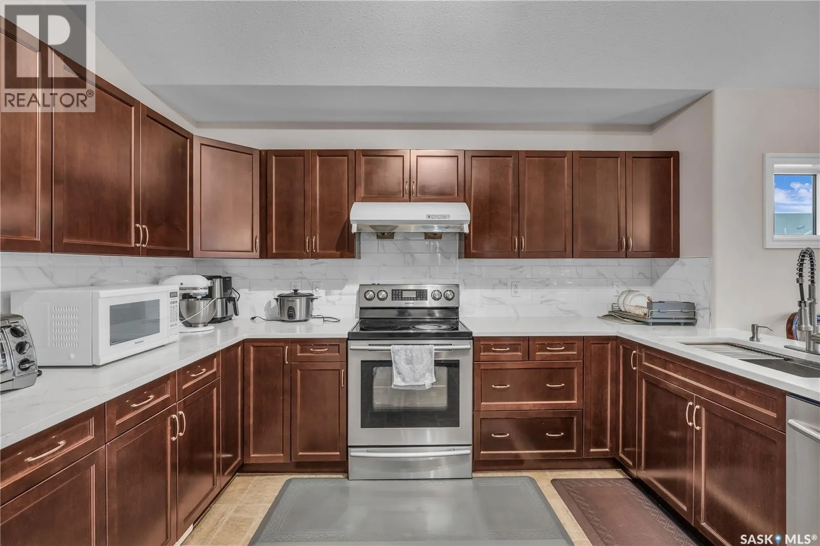 250 Robertson COVE