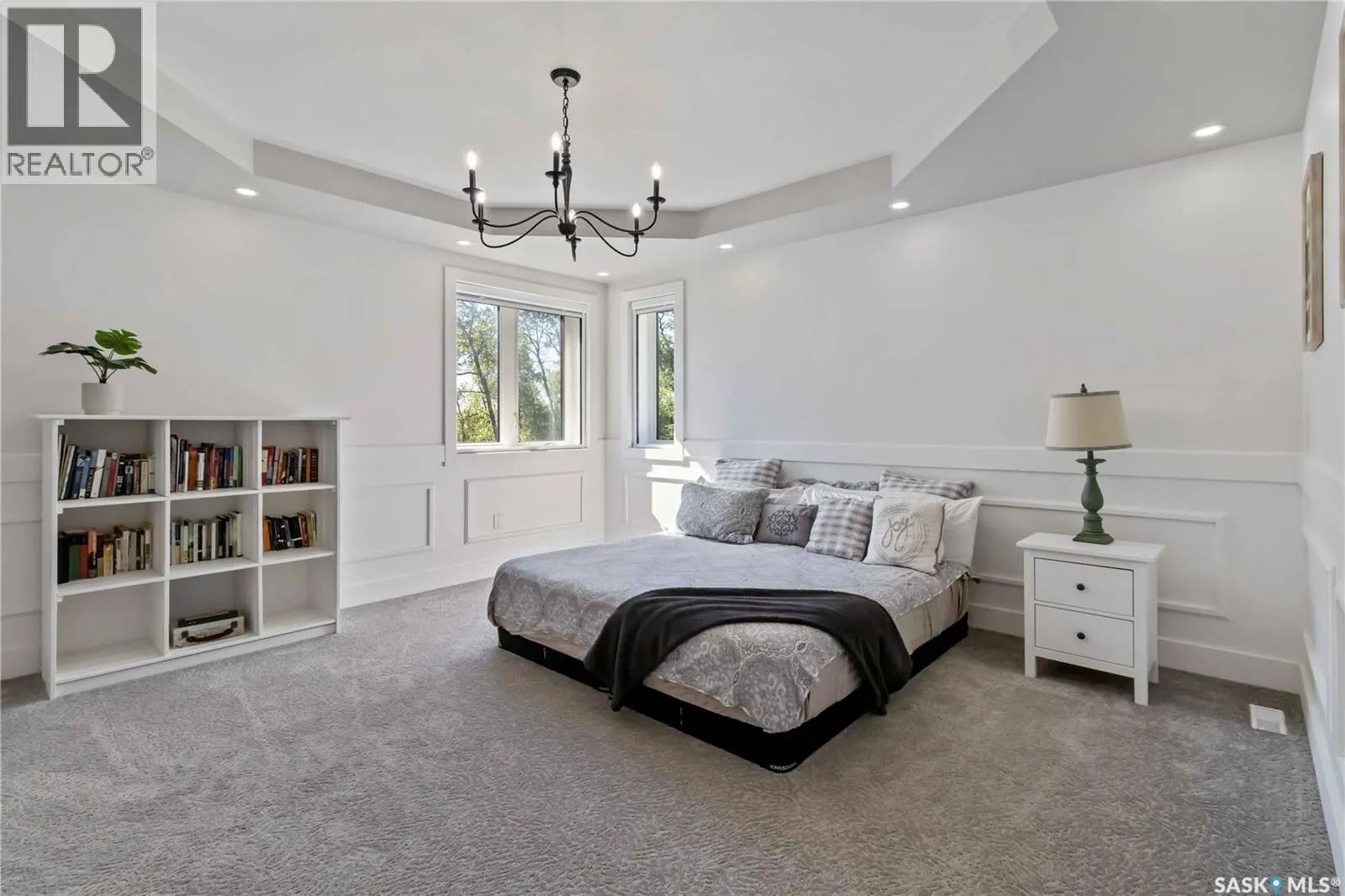 Lakefront Luxury on Little Loon