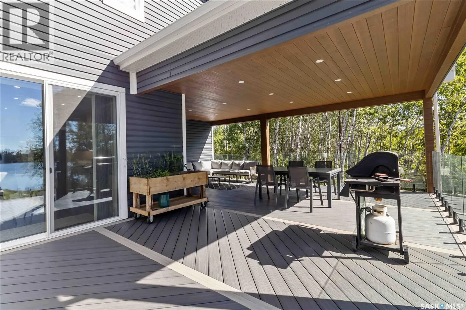 Lakefront Luxury on Little Loon
