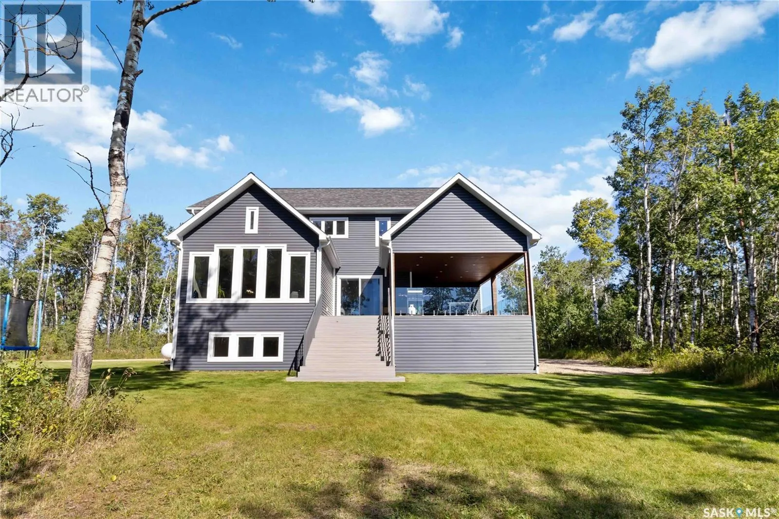 Lakefront Luxury on Little Loon