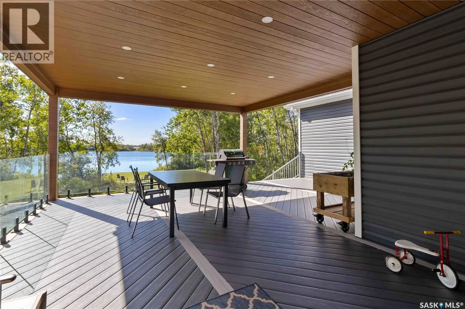Lakefront Luxury on Little Loon