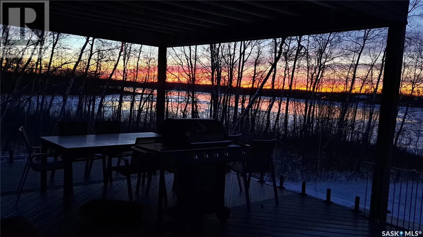 Lakefront Luxury on Little Loon