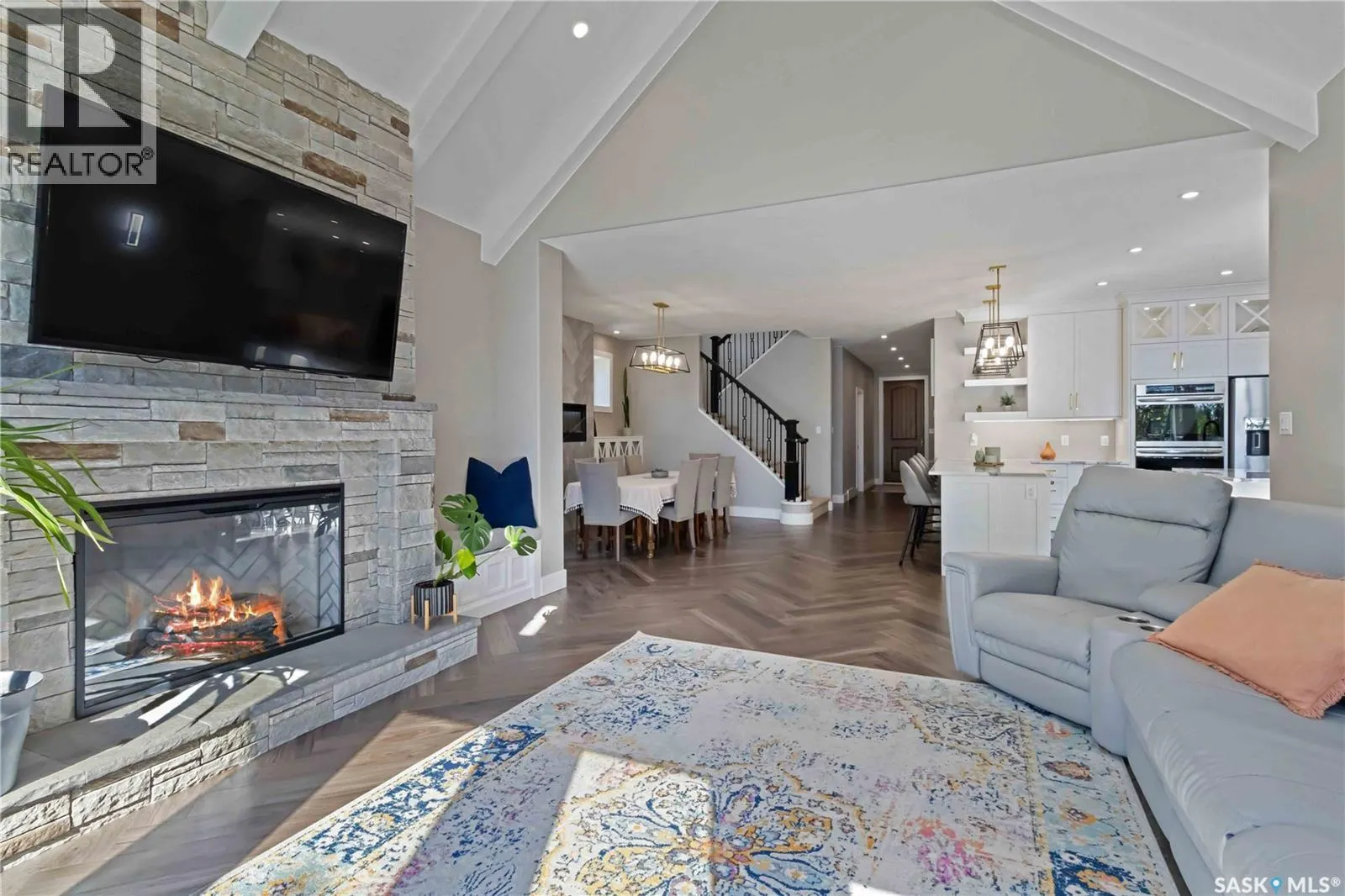Lakefront Luxury on Little Loon