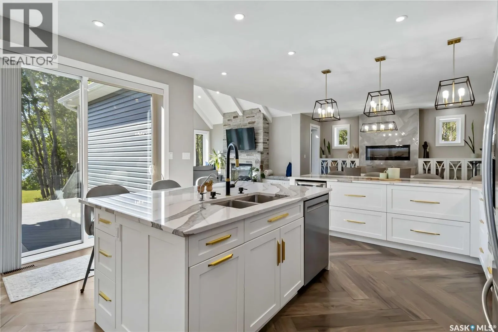 Lakefront Luxury on Little Loon