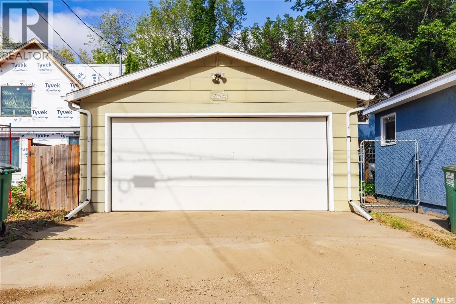 806 University DRIVE