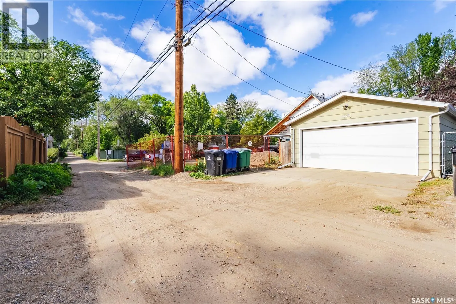806 University DRIVE