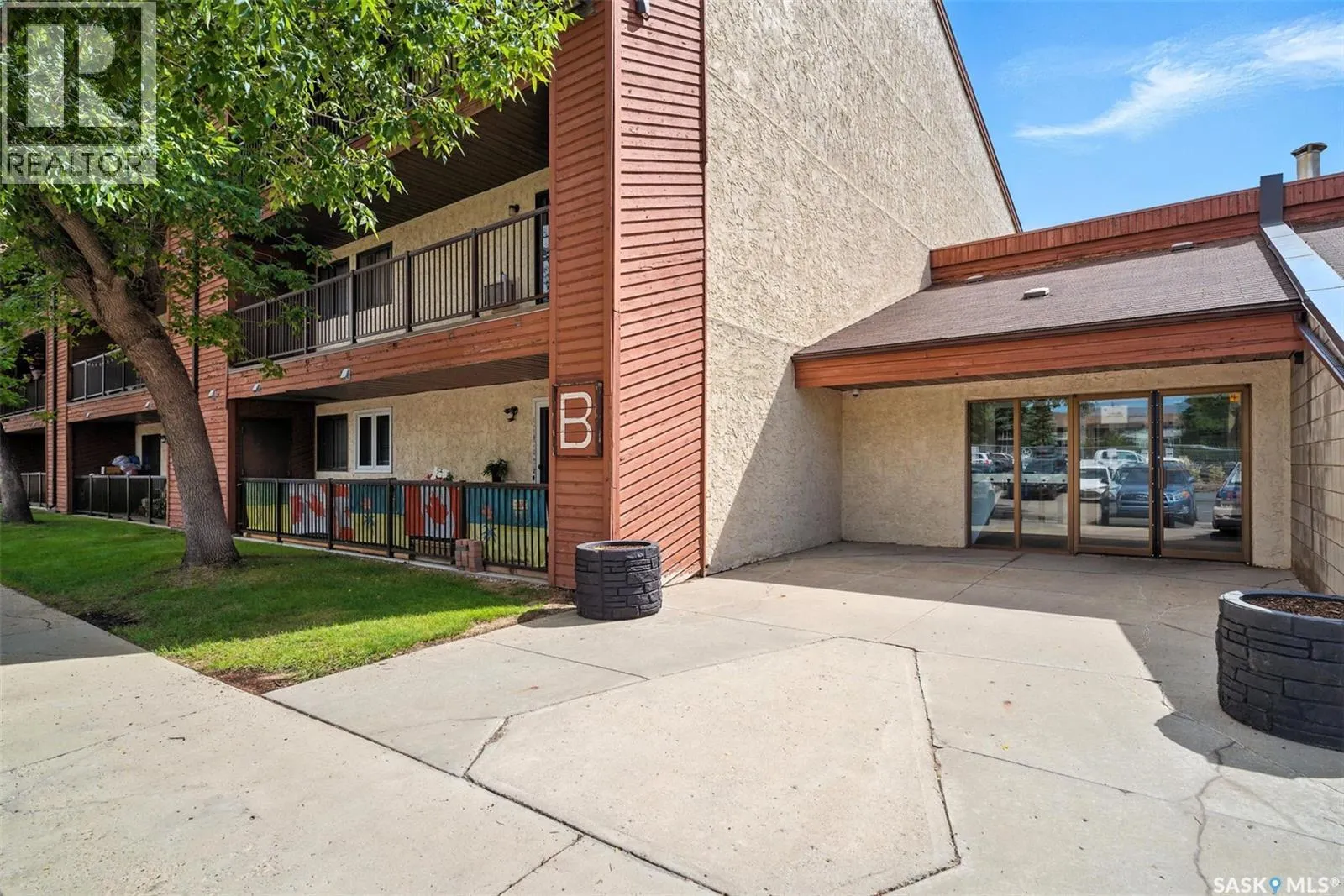 102b 4040 8th STREET E