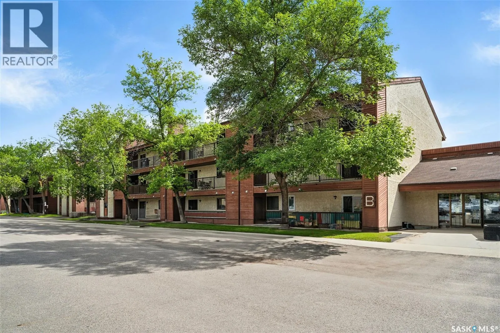 102b 4040 8th STREET E