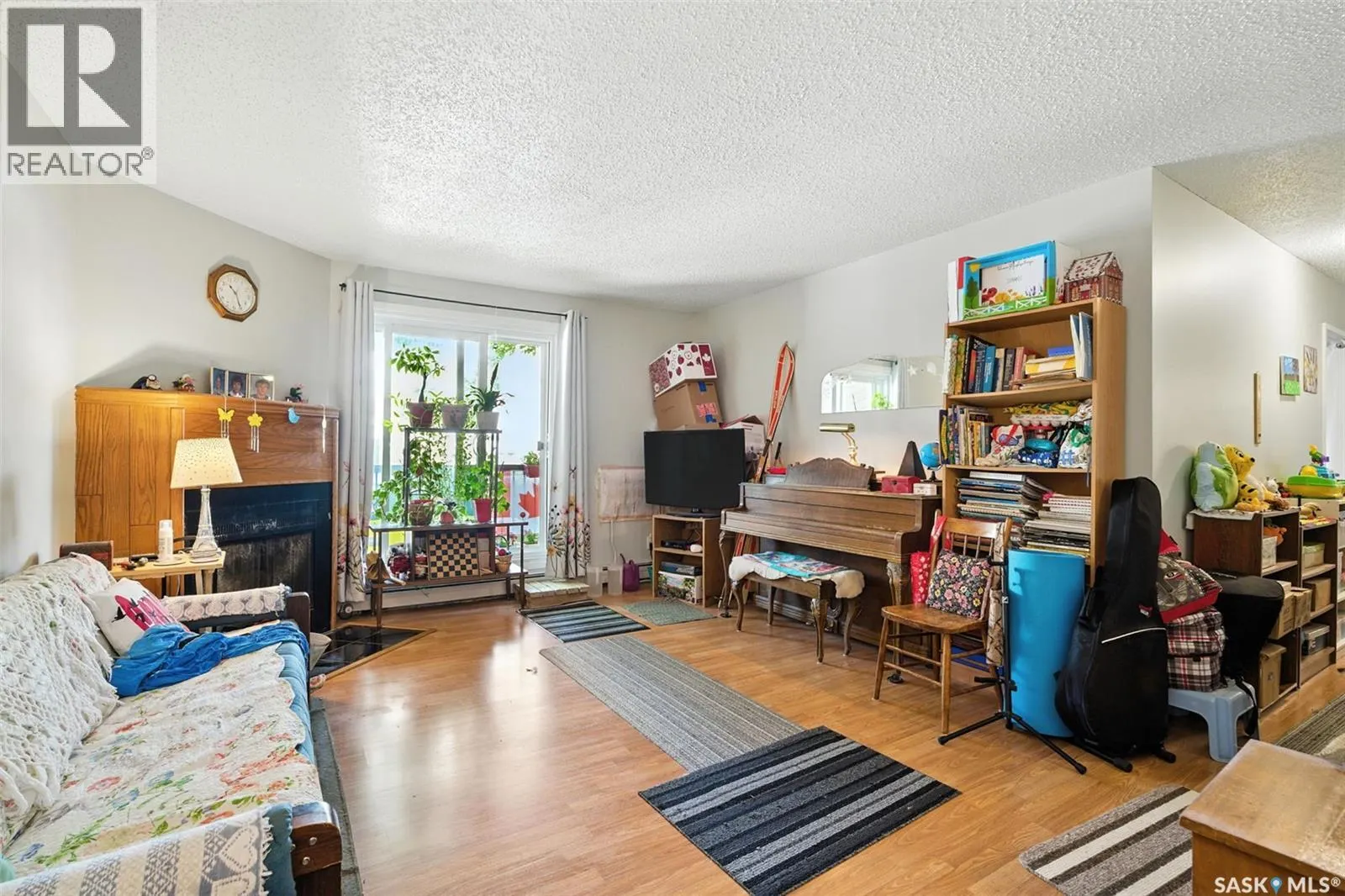 102b 4040 8th STREET E
