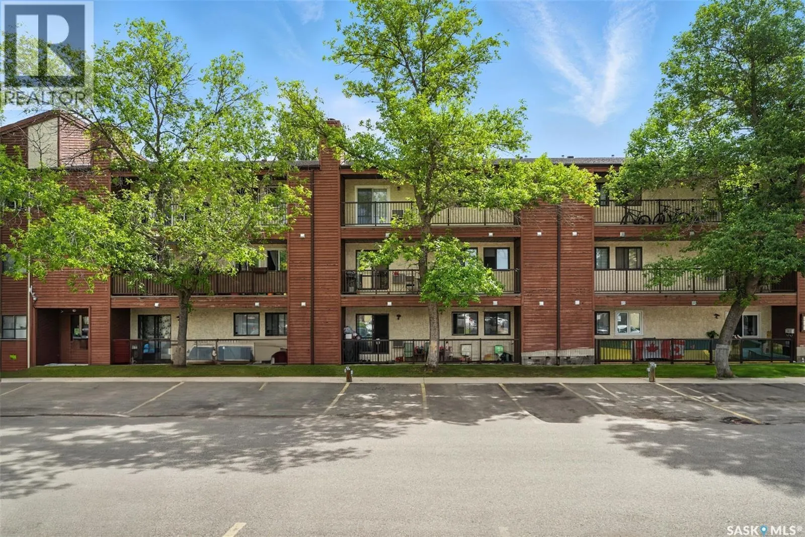 102b 4040 8th STREET E