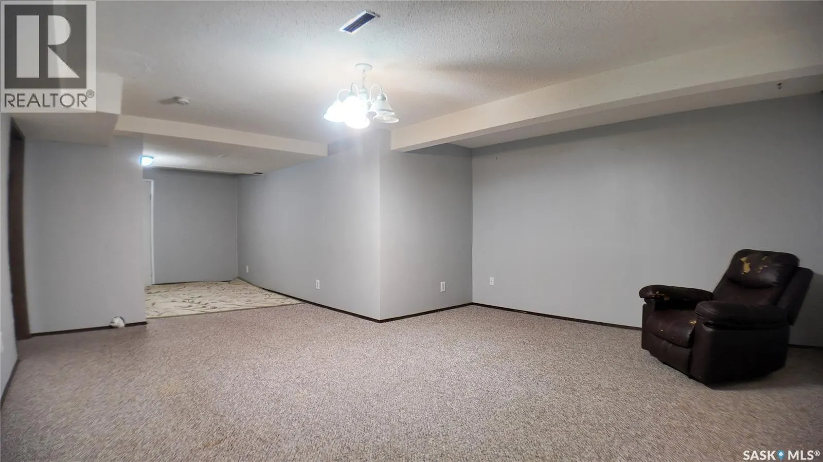 10716 Meighen CRESCENT