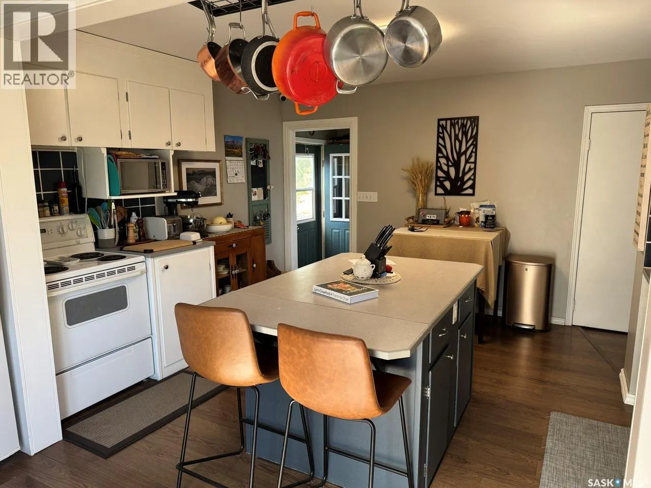 103 3rd AVENUE W