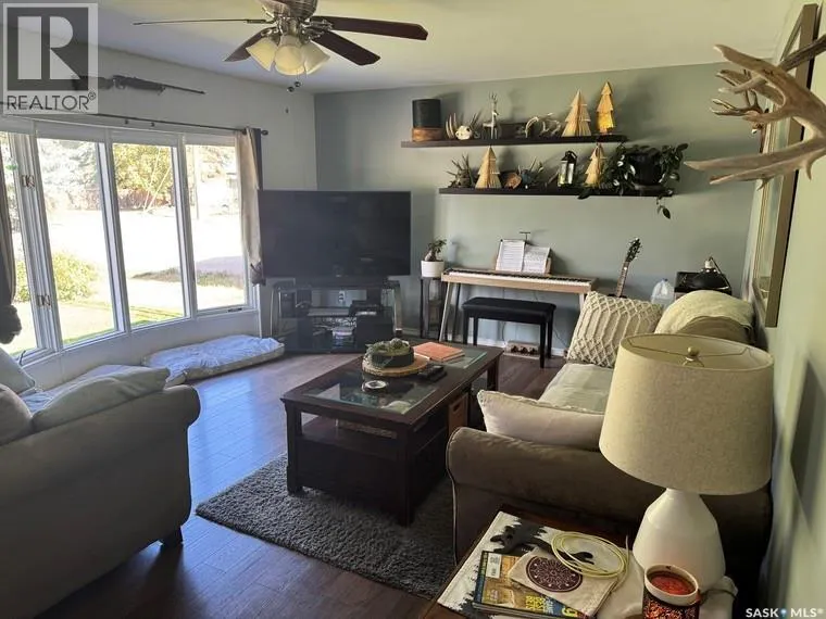 103 3rd AVENUE W