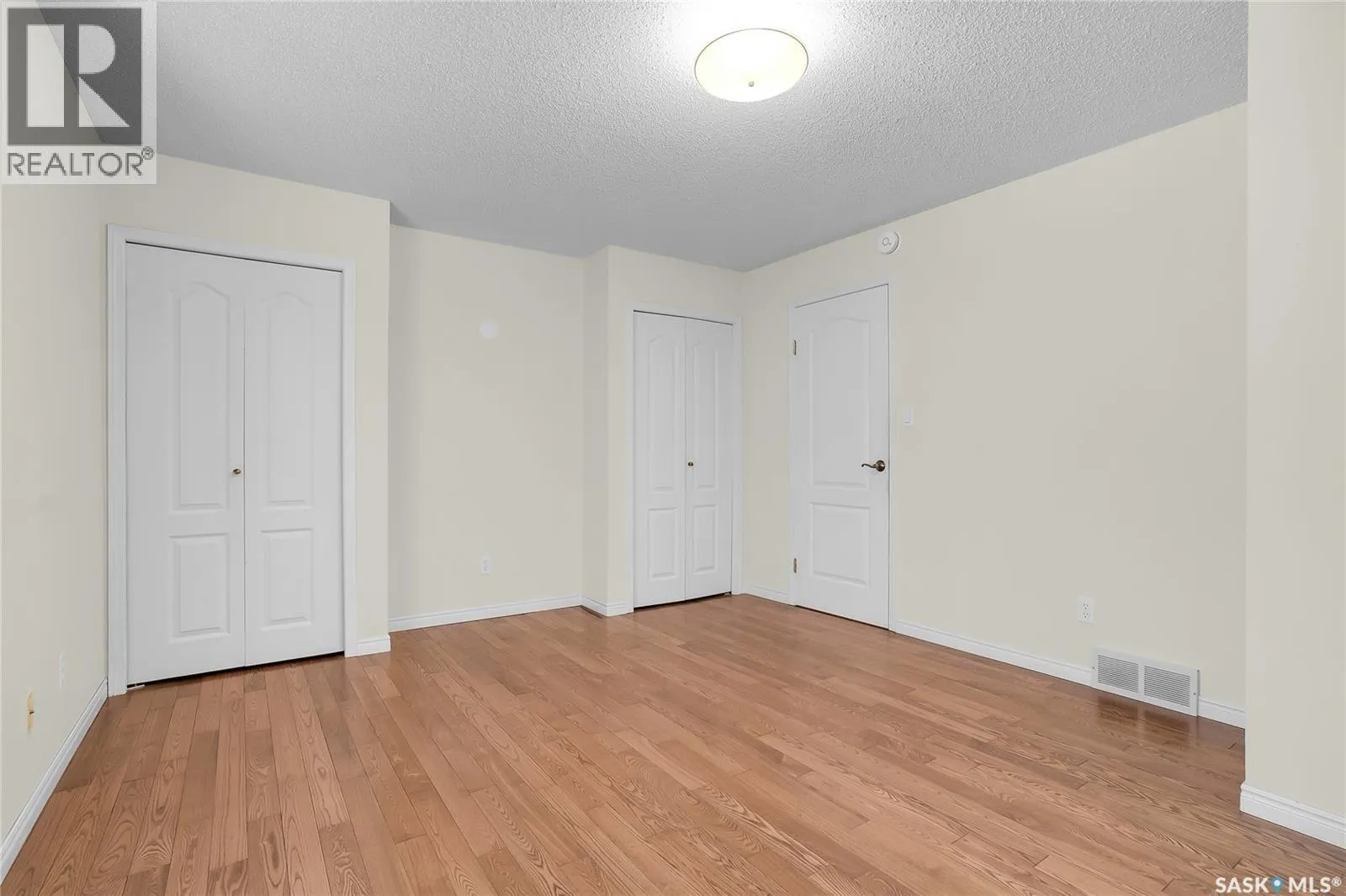 22 3415 Calder CRESCENT