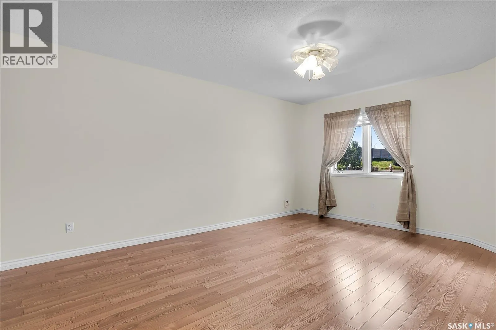 22 3415 Calder CRESCENT