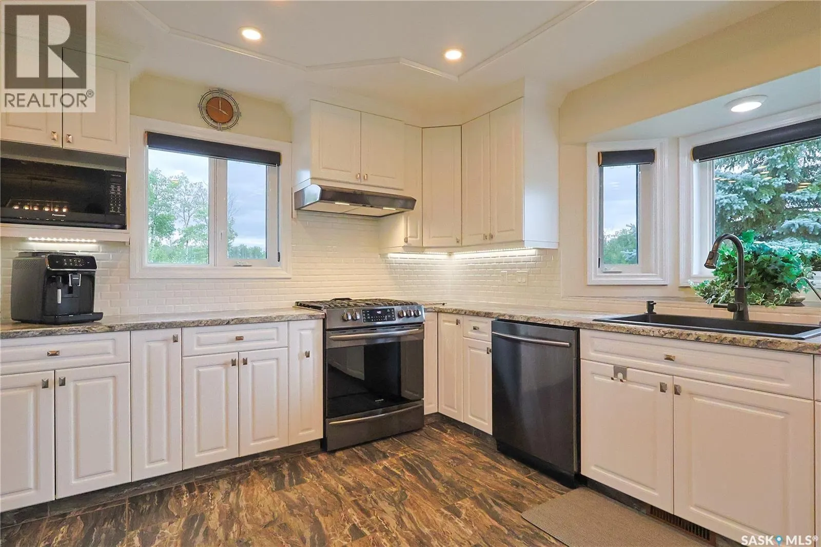 350 Ridgeway ROAD