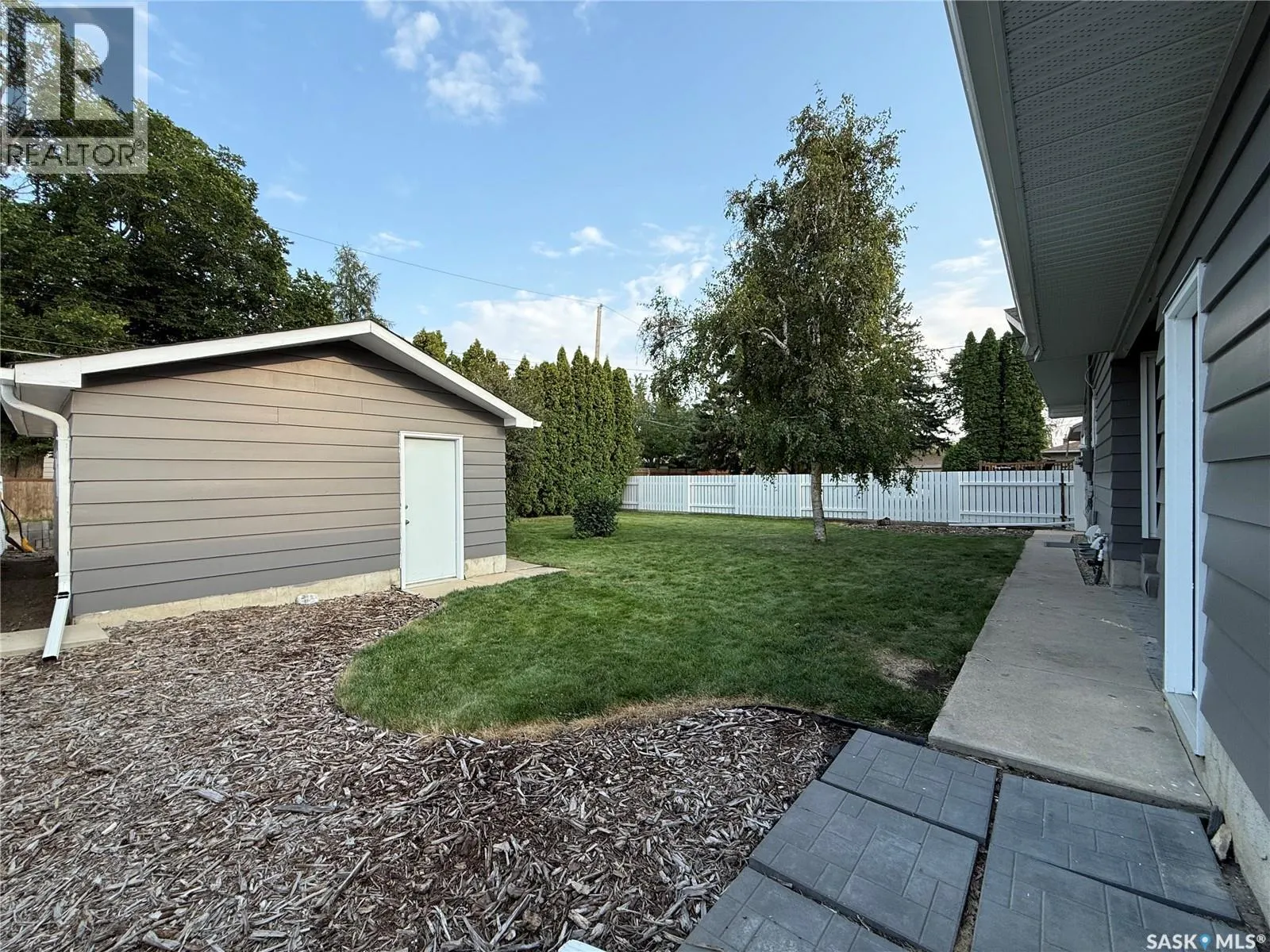 405 Preston AVENUE S