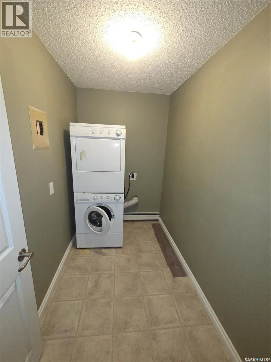 207B 4040 8th STREET E