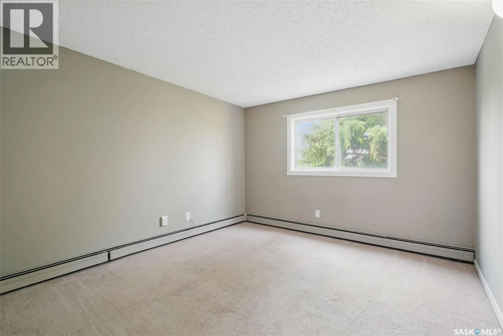 401 333 Silverwood ROAD