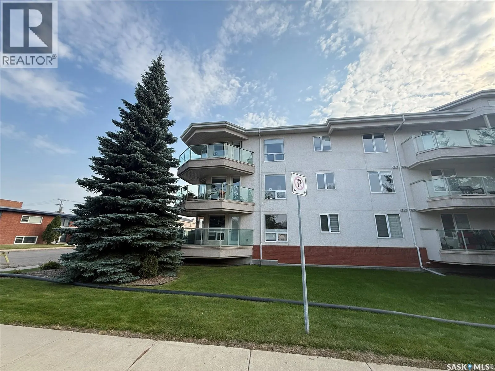 306 1850 Main STREET