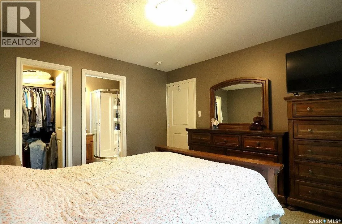 57 MacFarline AVENUE