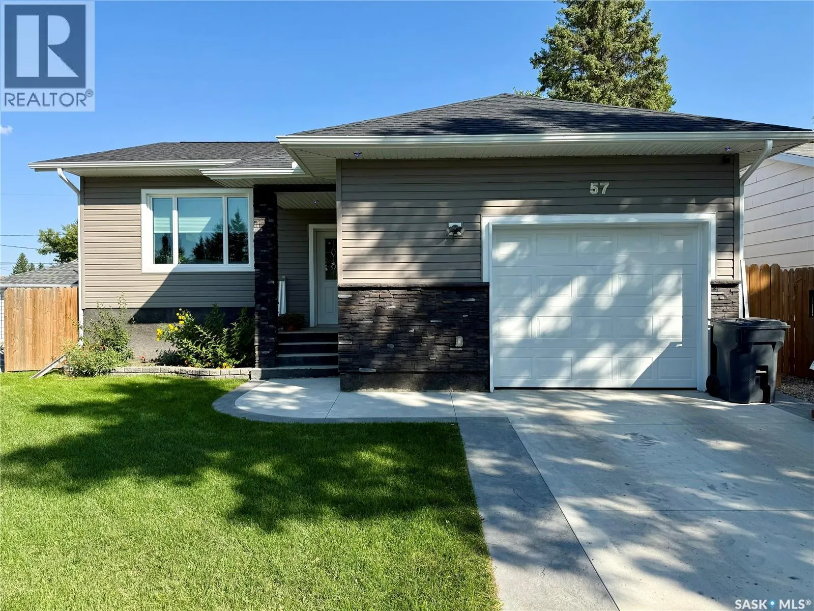 57 MacFarline AVENUE