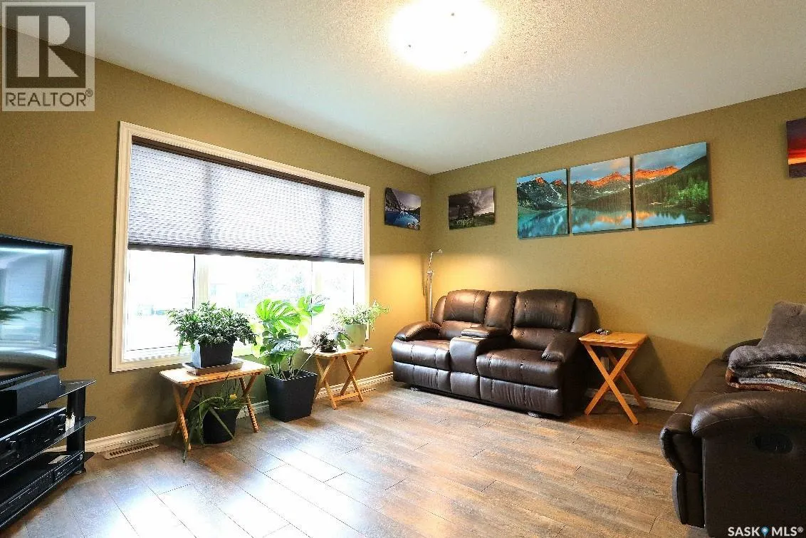 57 MacFarline AVENUE