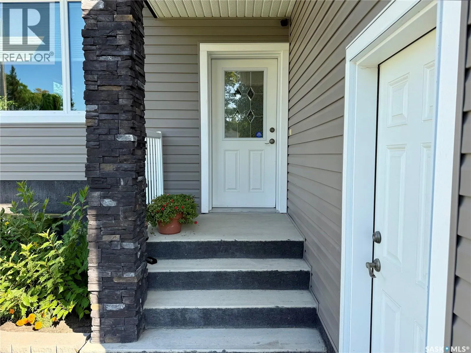57 MacFarline AVENUE