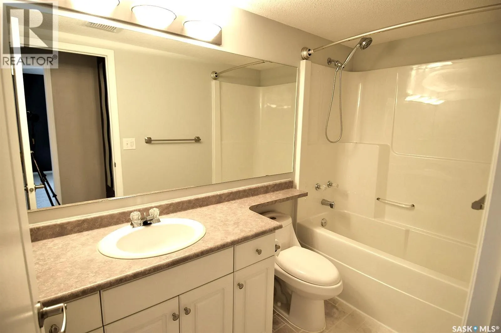 202C 141 105th STREET W
