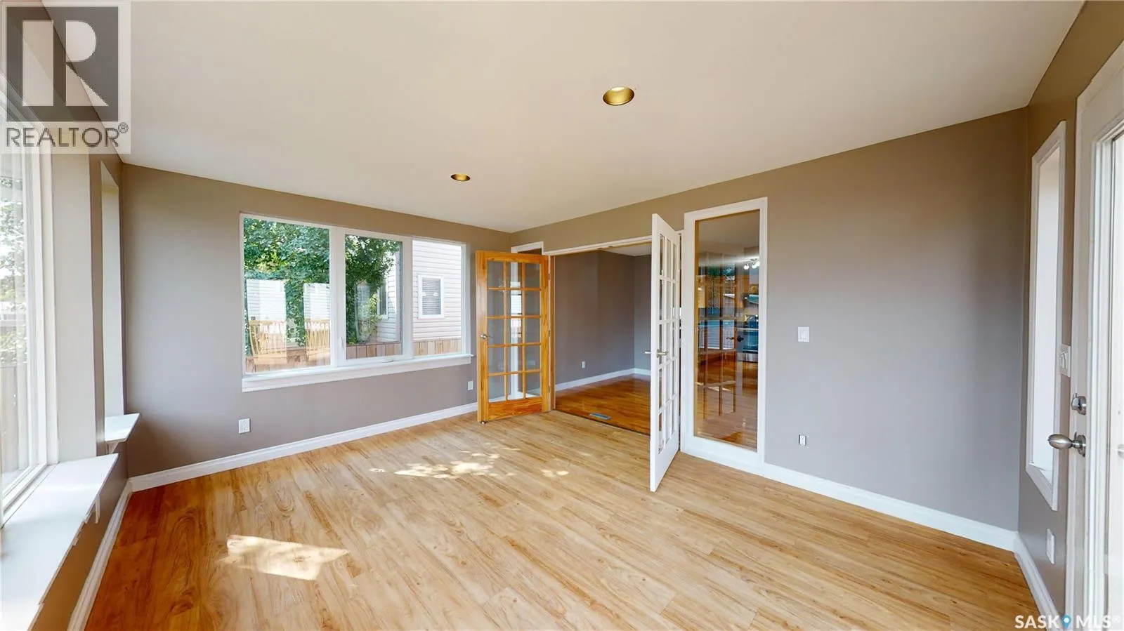 222 Korol CRESCENT