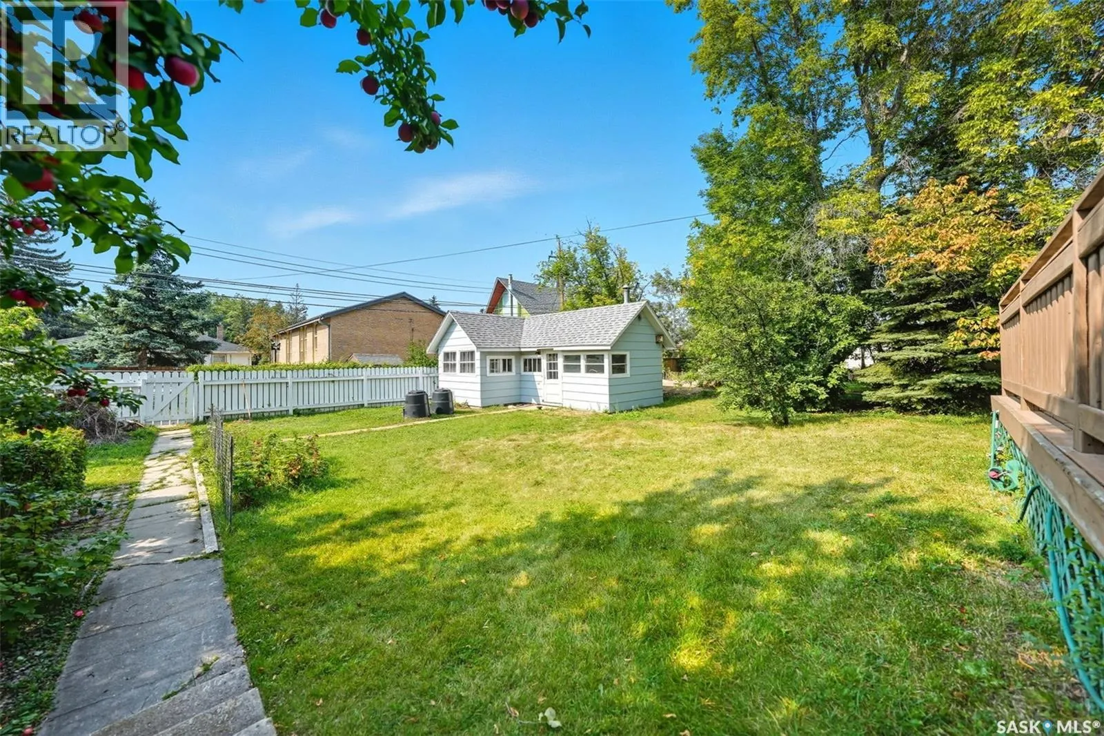 410 Leslie AVENUE