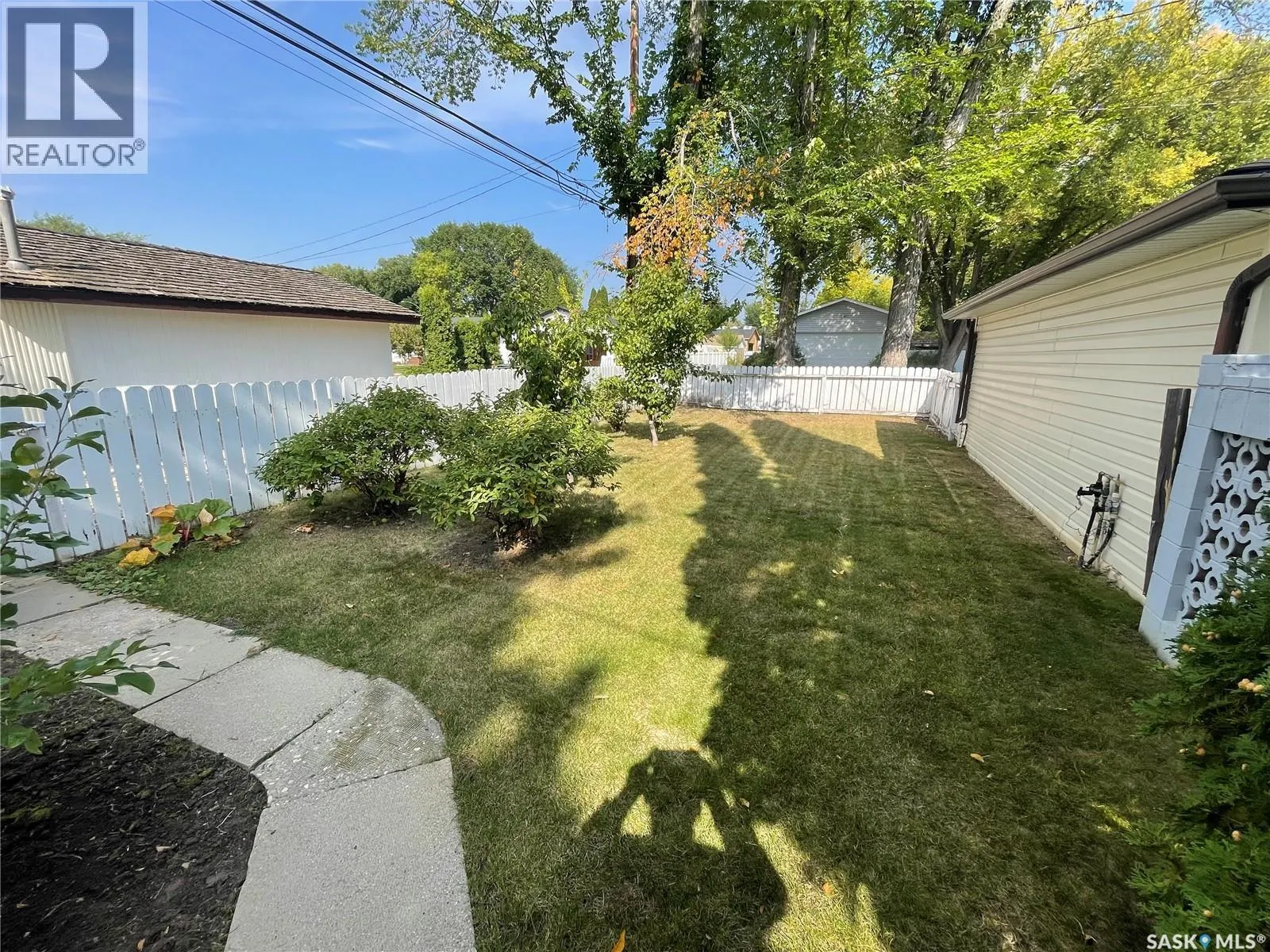 2202 Ewart AVENUE