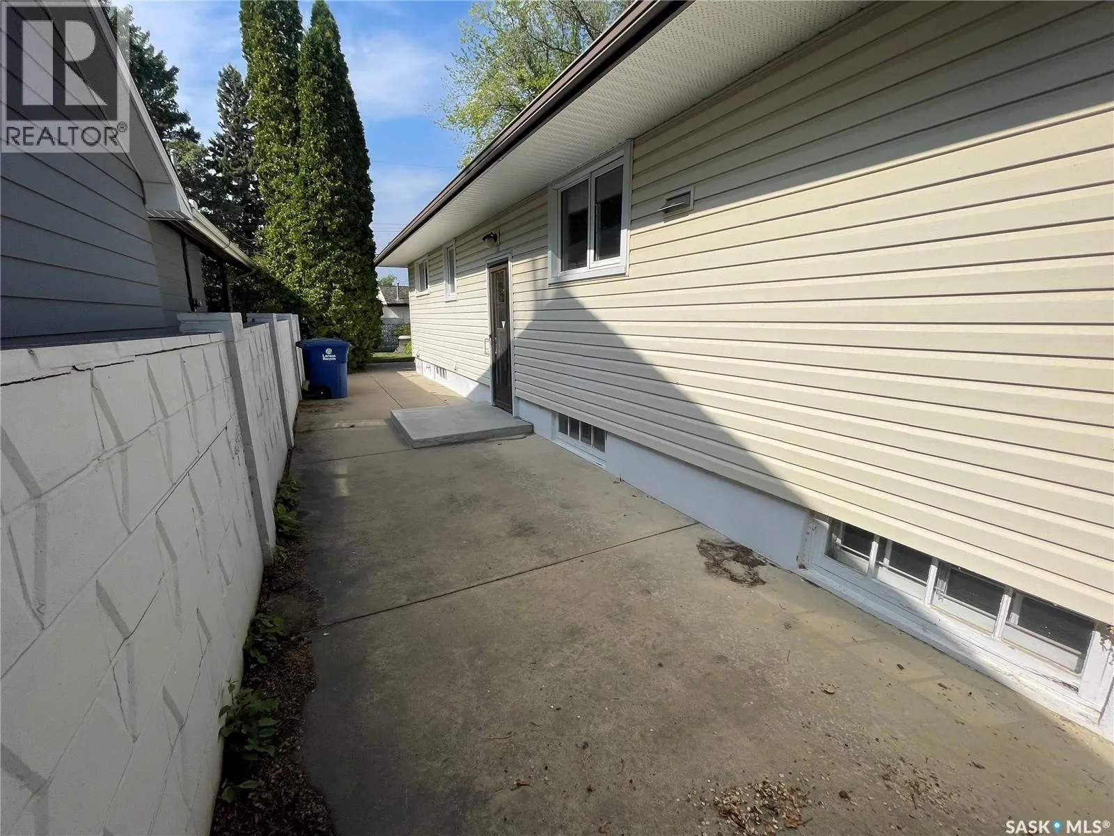 2202 Ewart AVENUE
