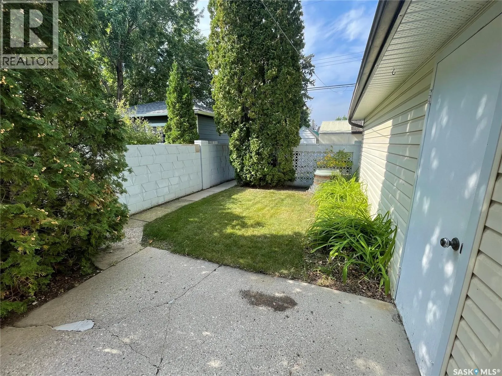 2202 Ewart AVENUE