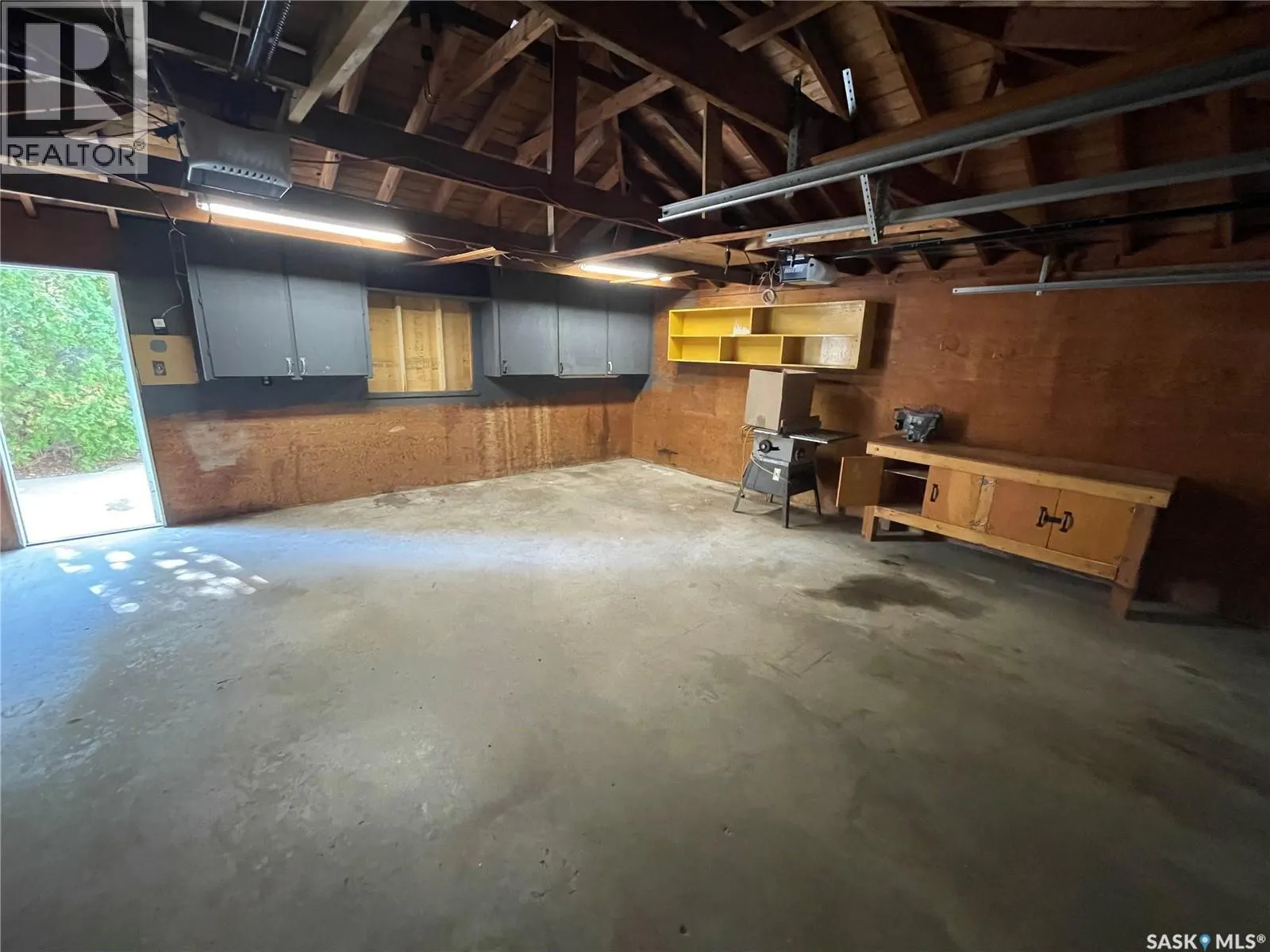 2202 Ewart AVENUE