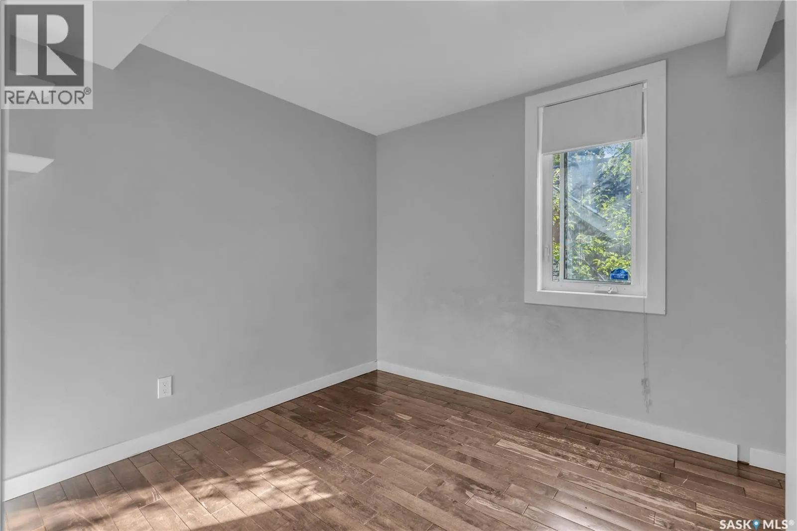 204 4th STREET E