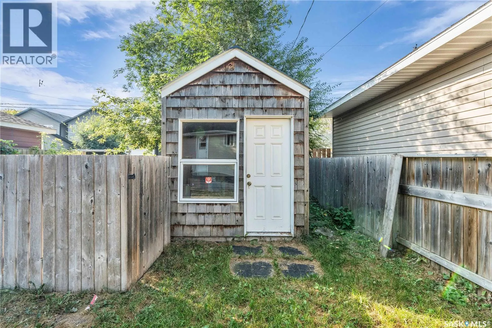 204 4th STREET E