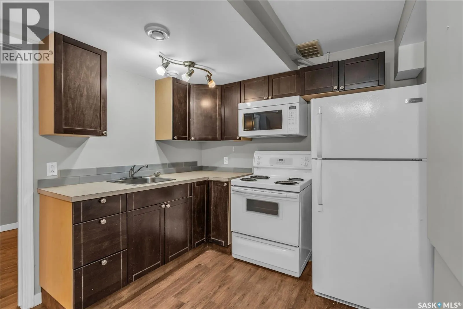 204 4th STREET E