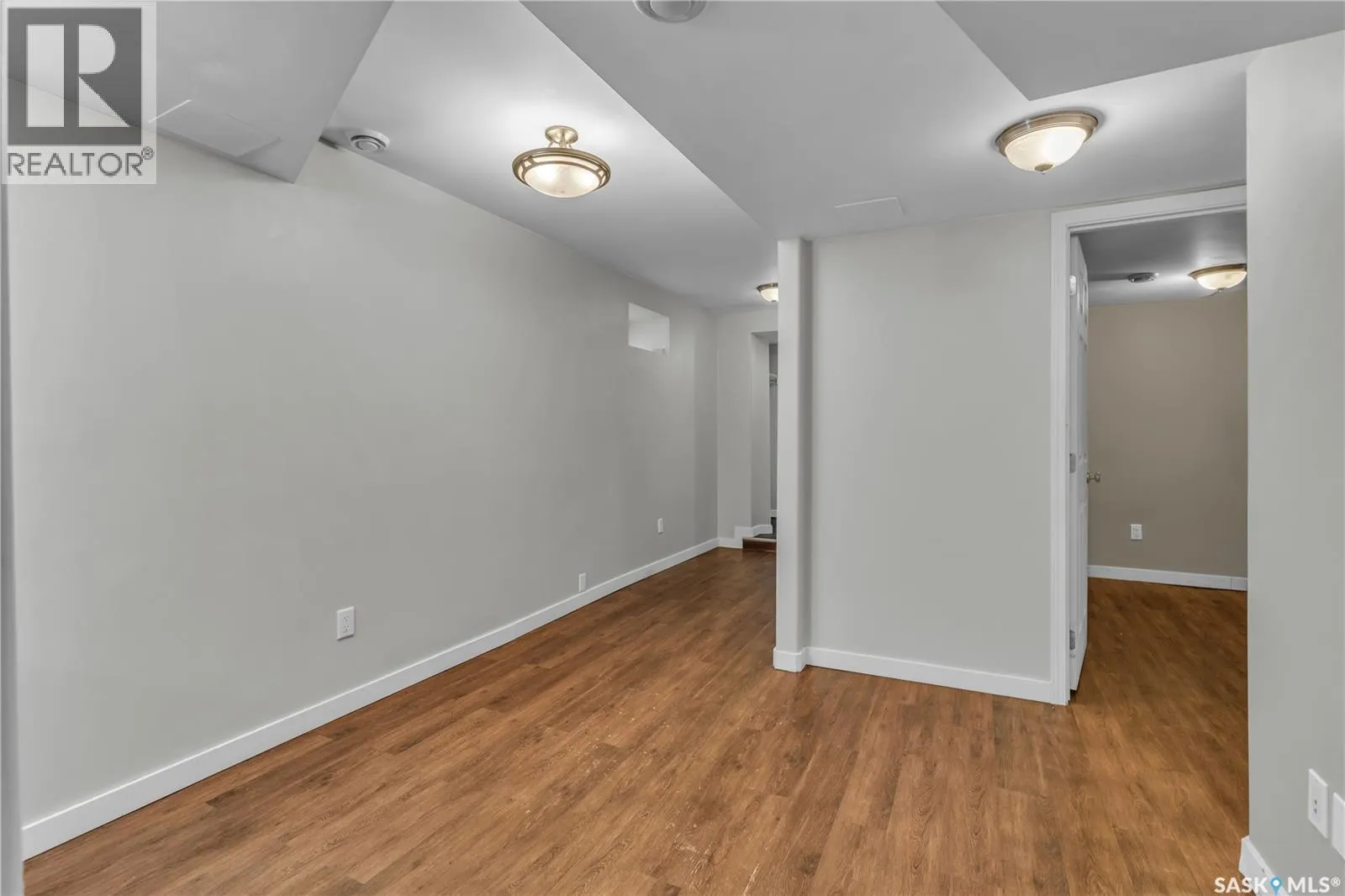 204 4th STREET E