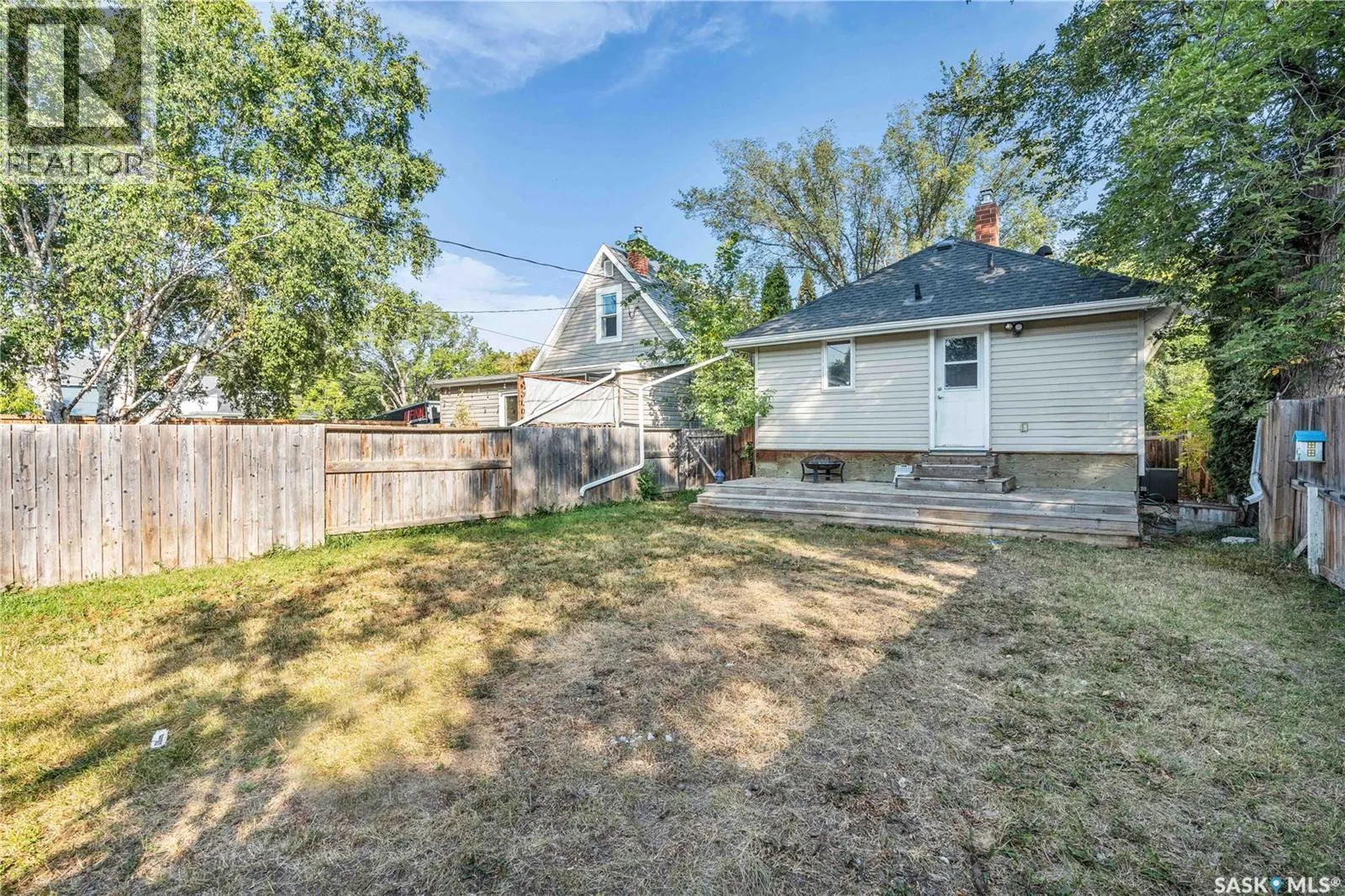 204 4th STREET E