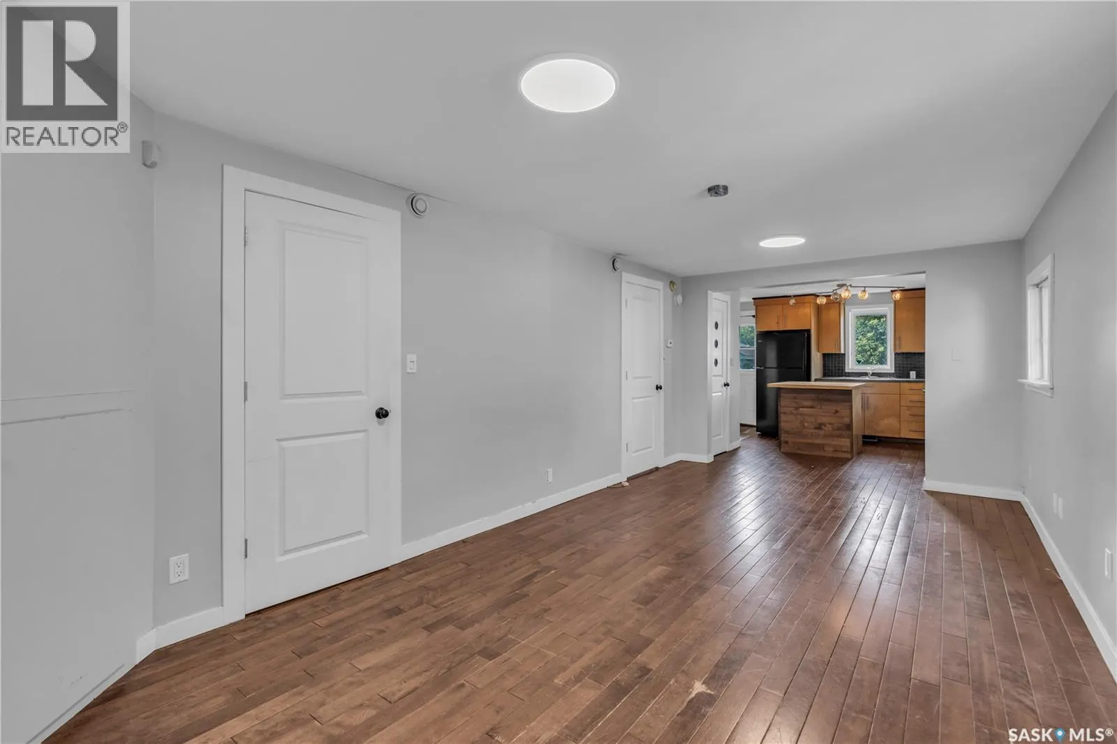 204 4th STREET E