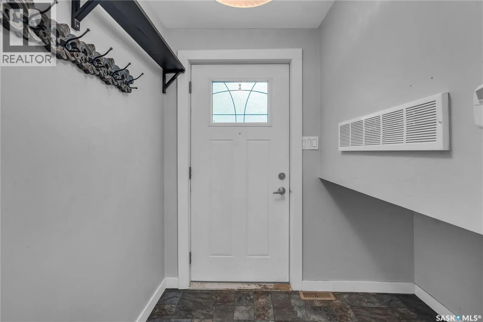 204 4th STREET E