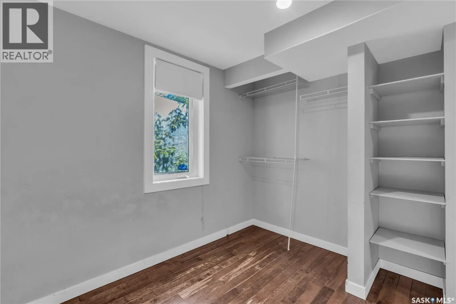 204 4th STREET E