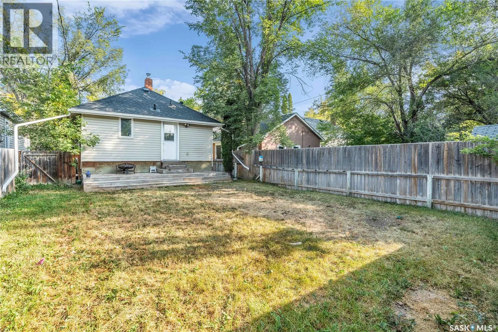 204 4th STREET E