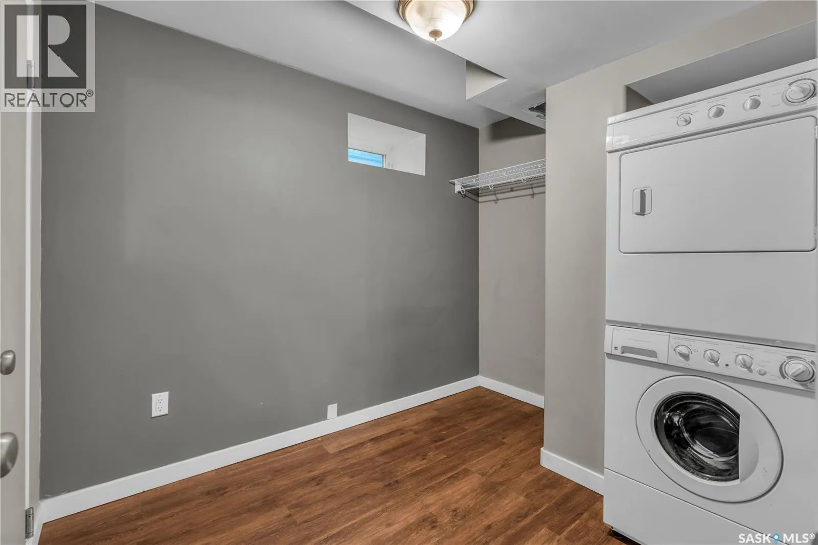 204 4th STREET E