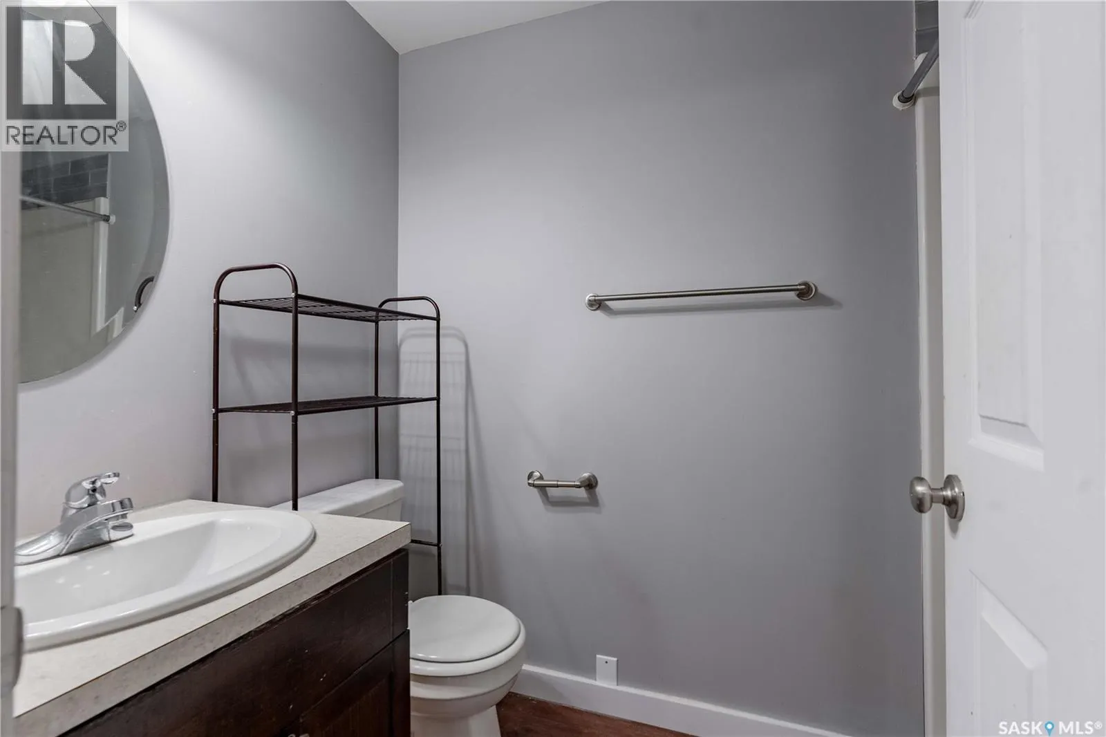 204 4th STREET E